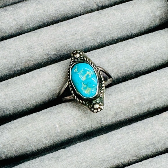 Vintage Sterling Silver Turquoise Ring - Picture 8 of 16